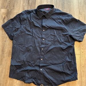 UNTUCKit Men’s Short Sleeve Button-Up Shirt in Black